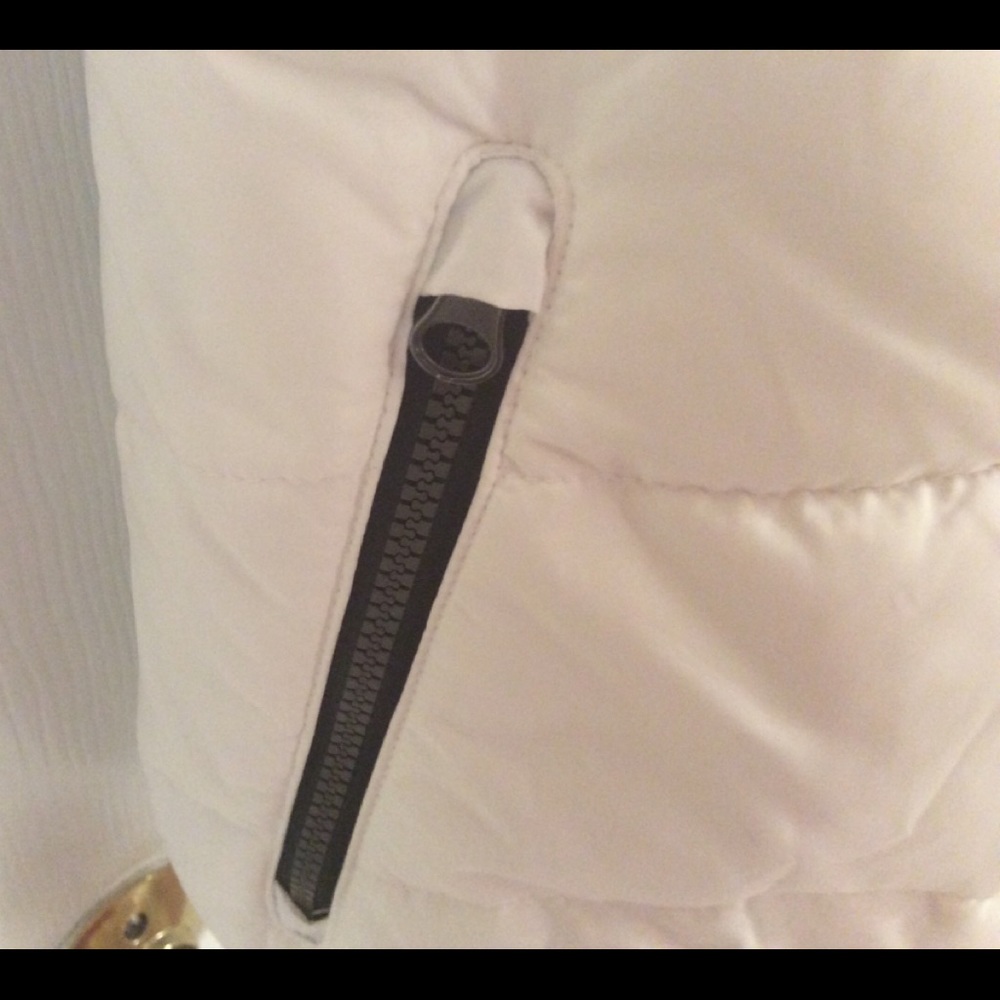 Just Reduced Free Country White Puffer Vest. FREE SHIPPING! - Picture 4 of 5